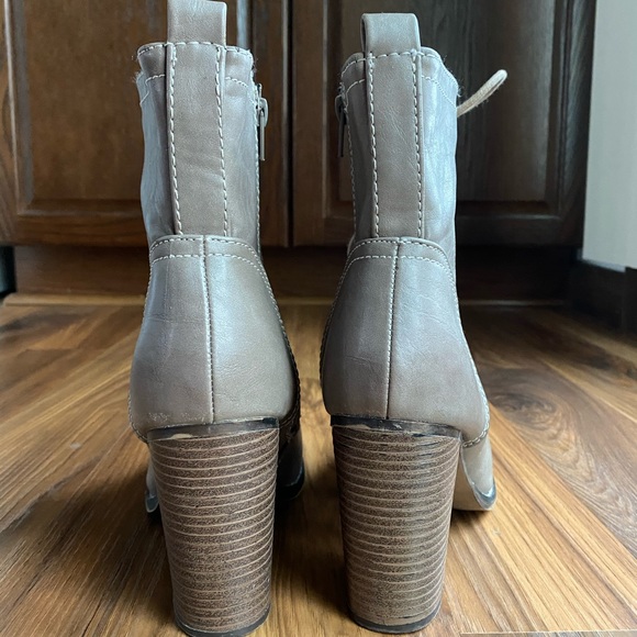 Lace up Boots - Picture 3 of 7